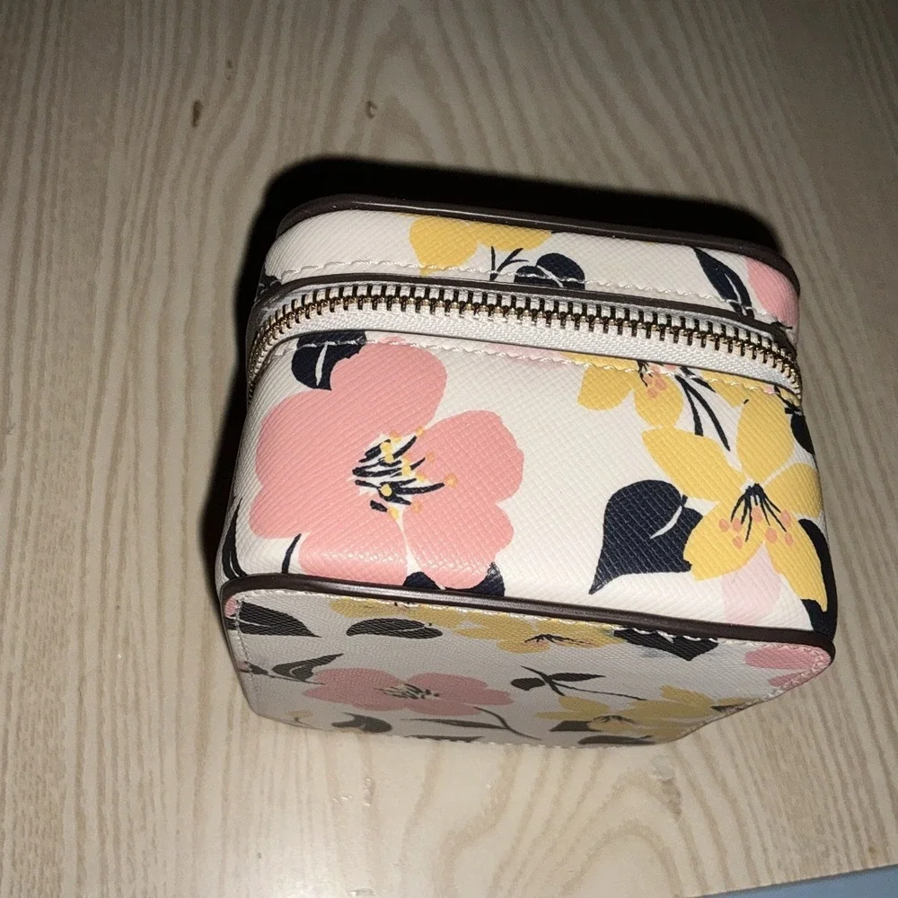 Kate Spade Jewelry‎ Accessory Case Compact Portable Floral Print